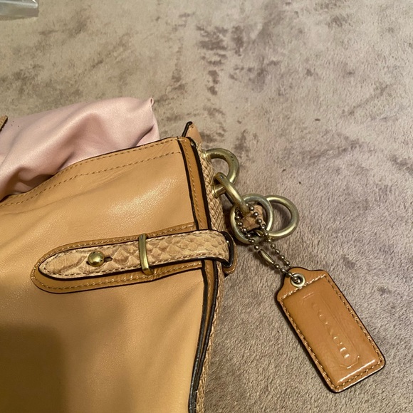 Coach Hobo Leather Large Purse, Tan - Picture 7 of 9